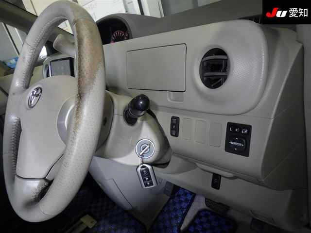 TOYOTA PORTE 2011