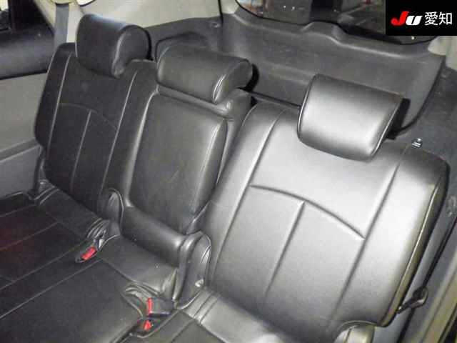 TOYOTA PRIUS ALPHA 2012