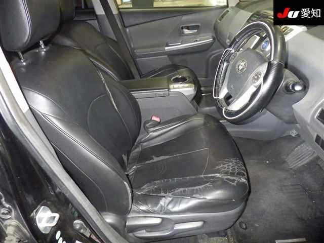 TOYOTA PRIUS ALPHA 2012