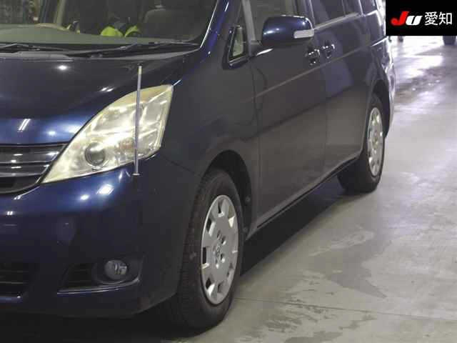 TOYOTA ISIS 2011