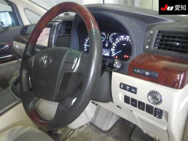 TOYOTA ALPHARD 2010