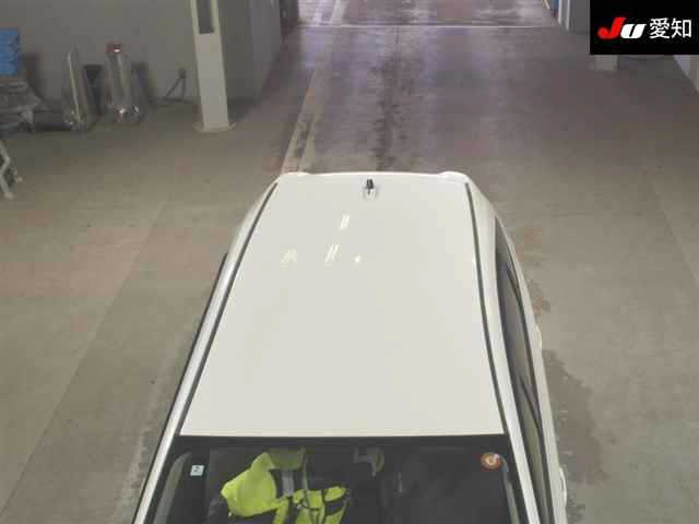 TOYOTA PRIUS ALPHA 2012