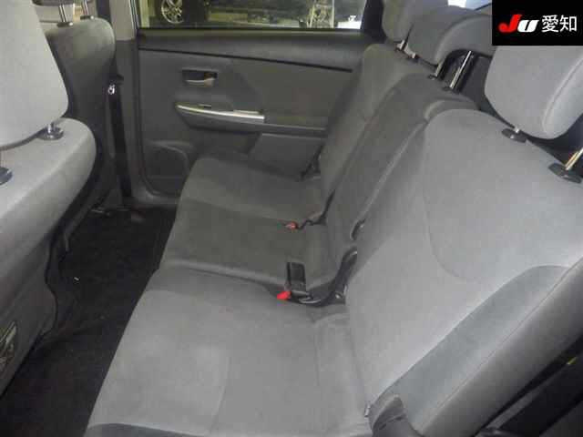 TOYOTA PRIUS ALPHA 2012