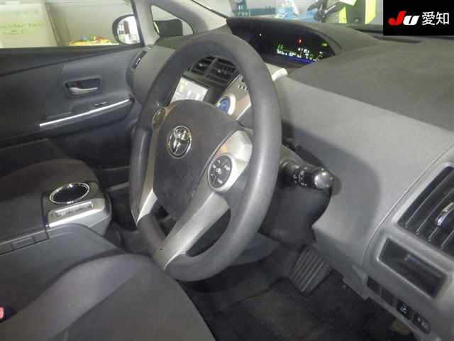 TOYOTA PRIUS ALPHA 2012