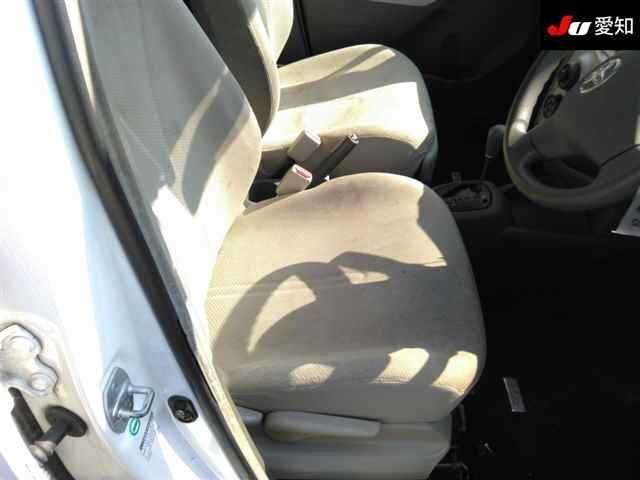 TOYOTA VITZ 2010