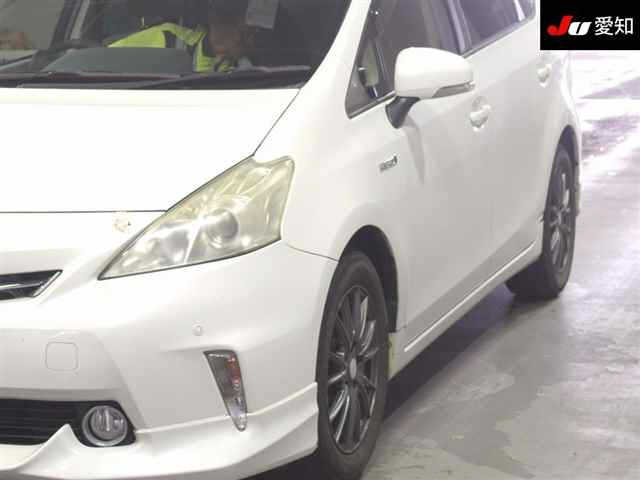 TOYOTA PRIUS ALPHA 2012