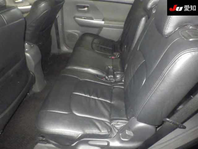 TOYOTA PRIUS ALPHA 2013