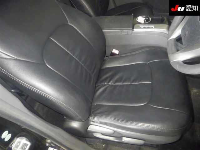 TOYOTA PRIUS ALPHA 2013