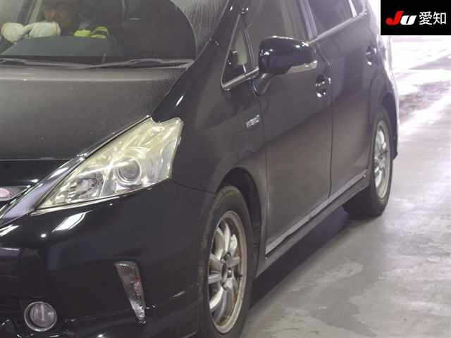 TOYOTA PRIUS ALPHA 2013