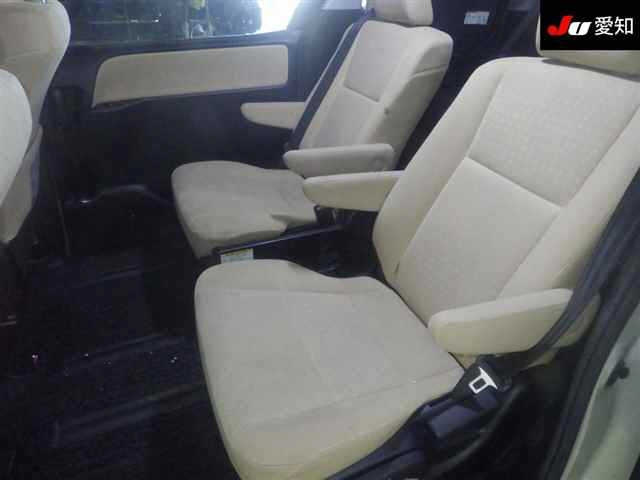 TOYOTA NOAH 2014