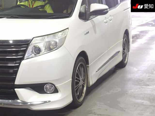 TOYOTA NOAH 2014