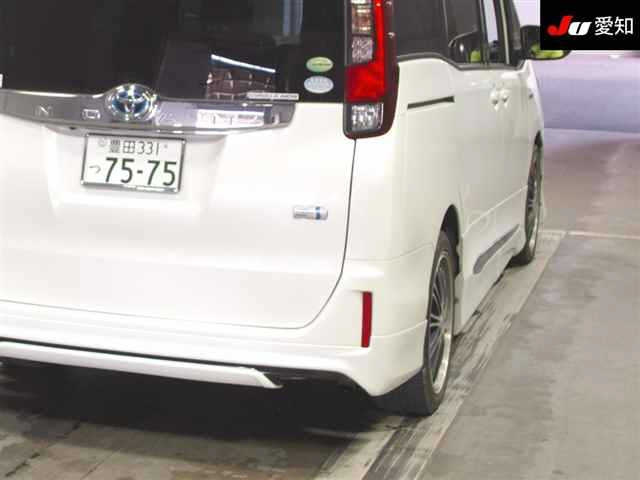 TOYOTA NOAH 2014