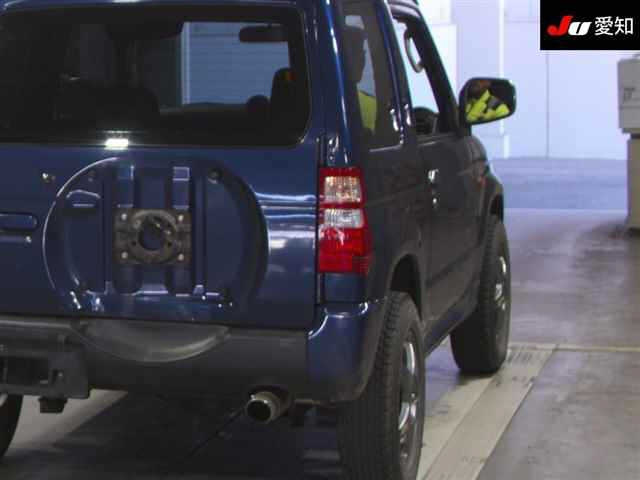 NISSAN KIX 2009
