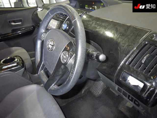 TOYOTA PRIUS ALPHA 2012