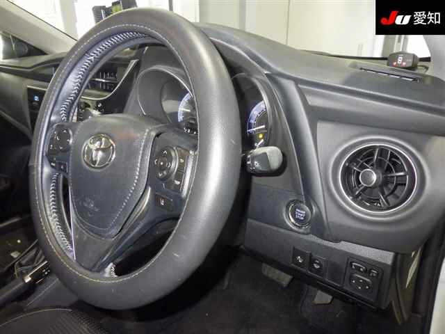 TOYOTA AURIS 2016