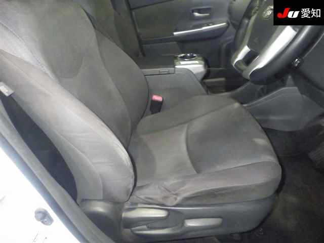 TOYOTA PRIUS ALPHA 2014