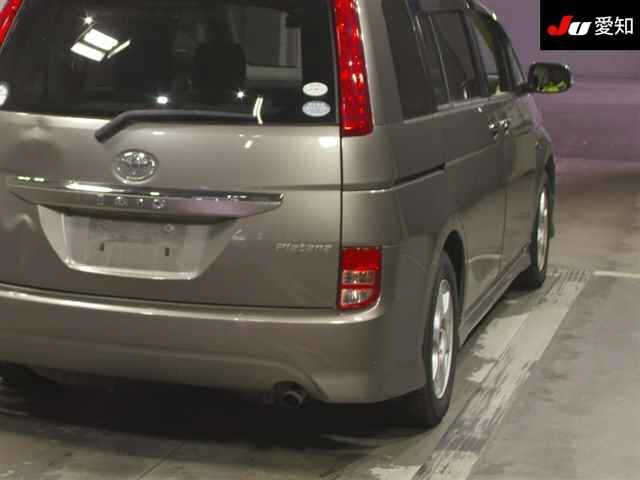 TOYOTA ISIS 2009