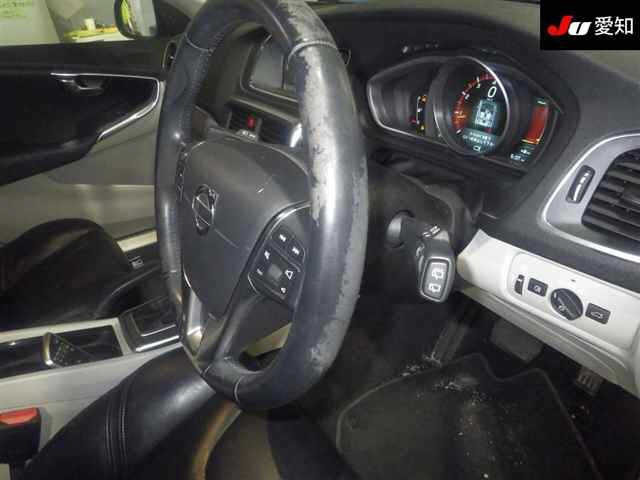 VOLVO V40 2013