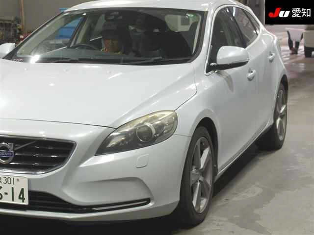VOLVO V40 2013