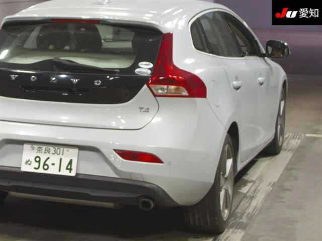 VOLVO V40 2013