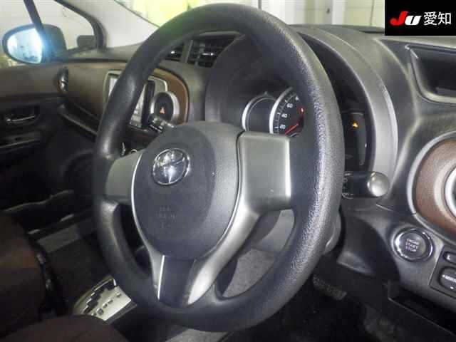 TOYOTA VITZ 2012