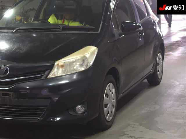 TOYOTA VITZ 2012