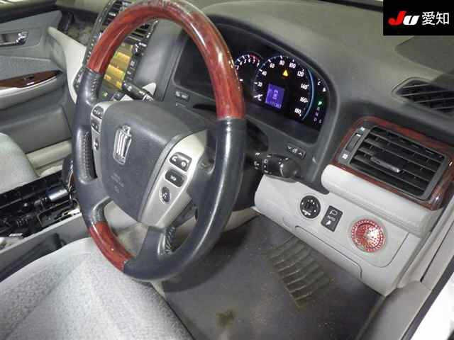TOYOTA CROWN 2010