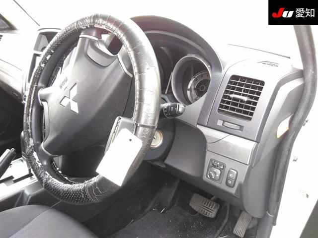 MITSUBISHI PAJERO 2016