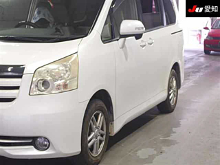 TOYOTA NOAH 2008