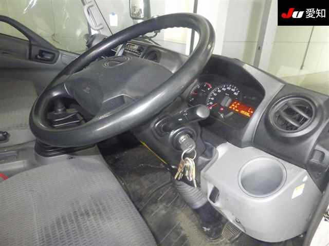 HINO DUTRO 2017