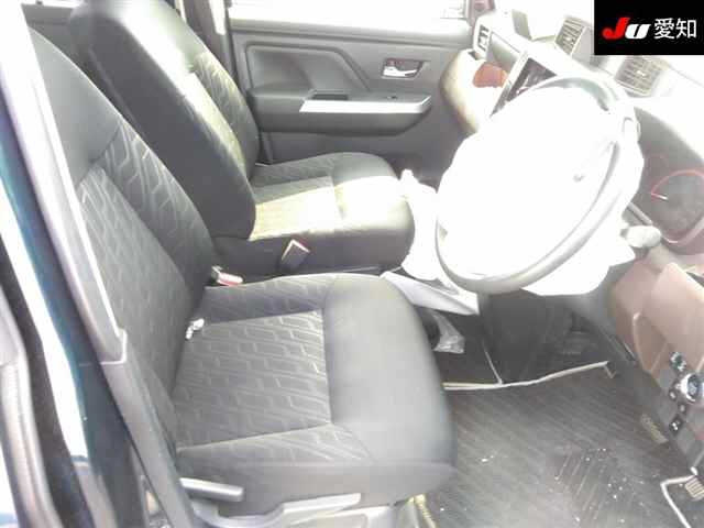 TOYOTA ROOMY 2019