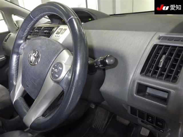 TOYOTA PRIUS ALPHA 2012