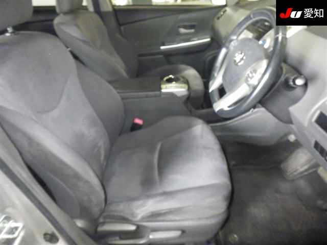 TOYOTA PRIUS ALPHA 2012