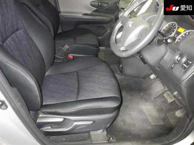 TOYOTA WISH 2011