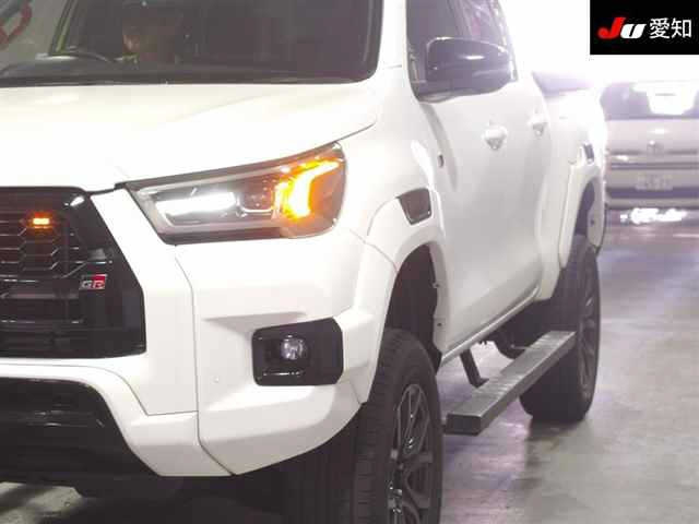 TOYOTA HILUX 2022