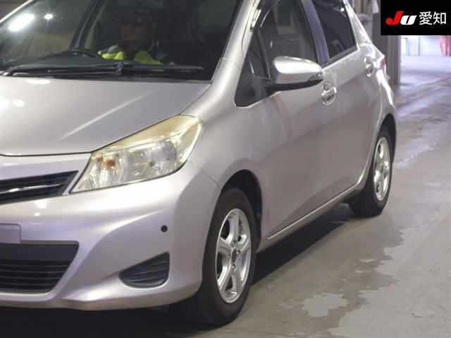 TOYOTA VITZ 2011
