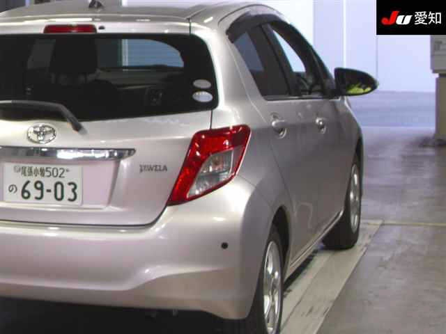 TOYOTA VITZ 2011