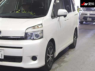 TOYOTA VOXY 2014
