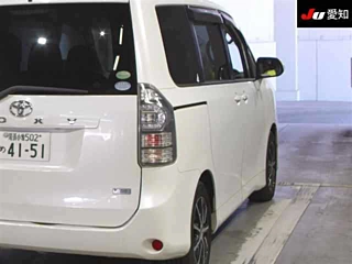 TOYOTA VOXY 2014