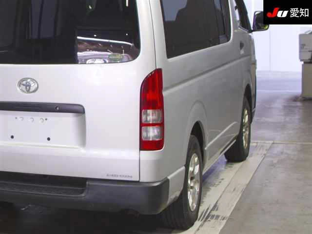 TOYOTA HIACE VAN 2013