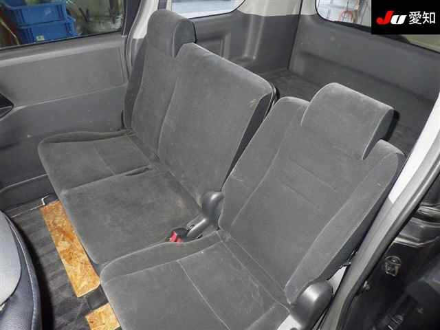 TOYOTA VOXY 2009