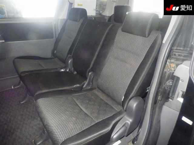 TOYOTA NOAH 2008