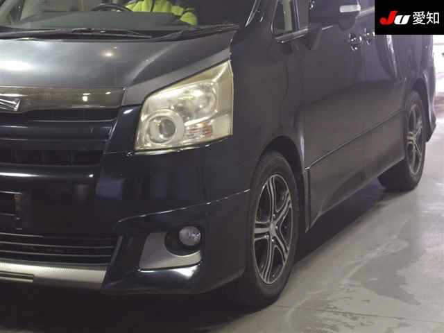 TOYOTA NOAH 2008