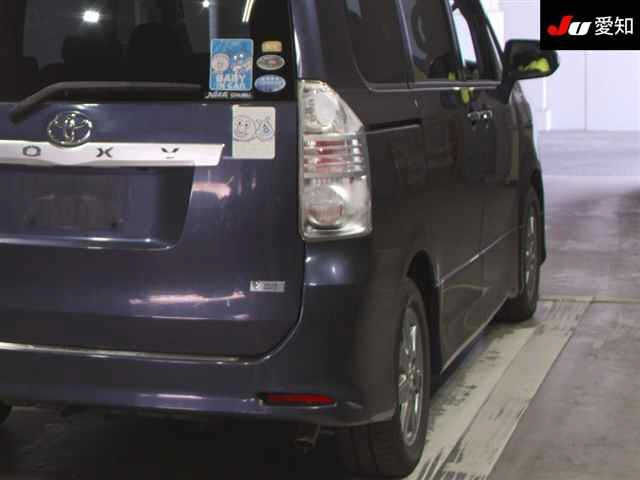 TOYOTA VOXY 2008