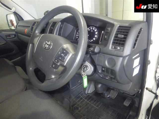 TOYOTA HIACE VAN 2023