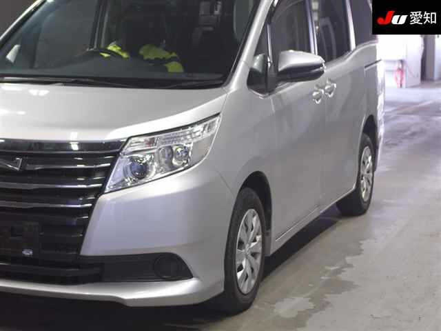 TOYOTA NOAH 2016