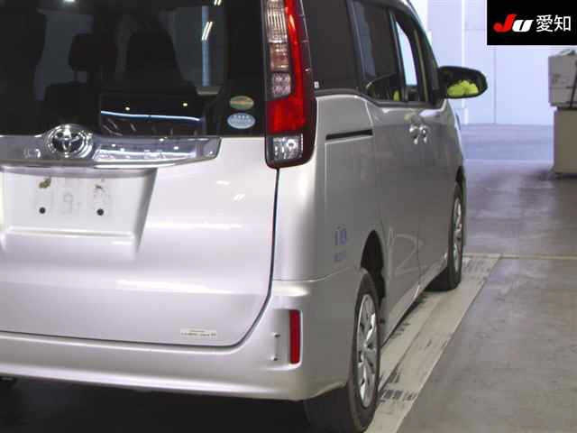 TOYOTA NOAH 2016