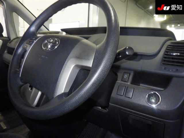 TOYOTA NOAH 2012
