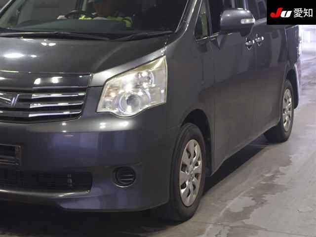 TOYOTA NOAH 2012