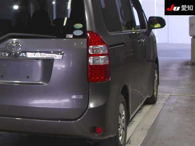 TOYOTA NOAH 2012